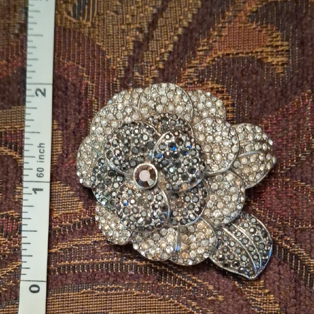Elegant Silver Floral Brooch